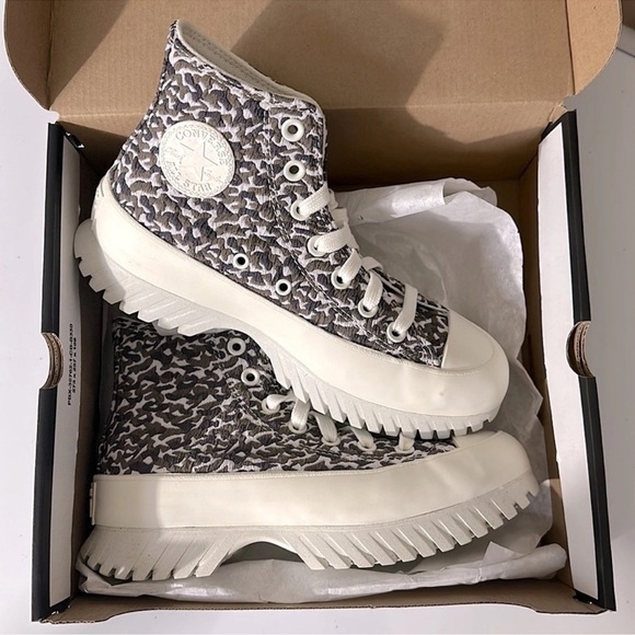 NWT CONVERSE Chuck Taylor All Star Lugged 2.0 Jacquard in Sand Dune Sz. 6 W / 4M - Picture 2 of 13